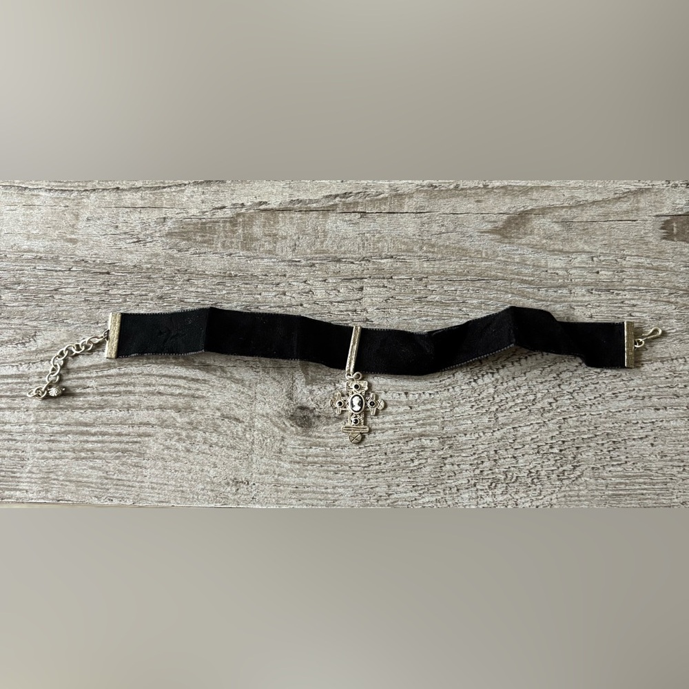 Elegant Black Velvet Choker Necklace